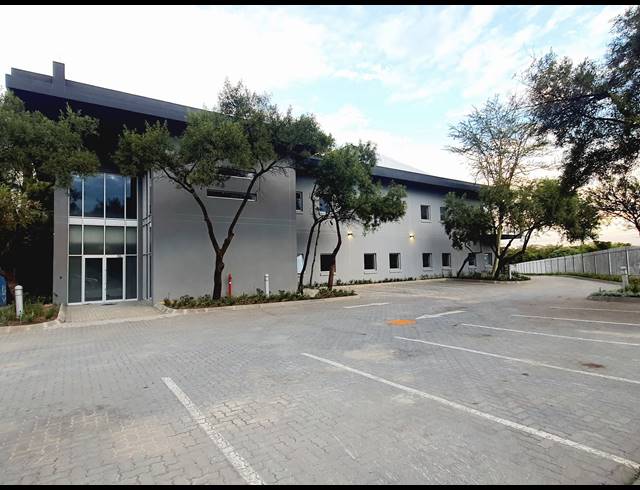7,821M² WAREHOUSE TO LET IN KOSMOSDAL